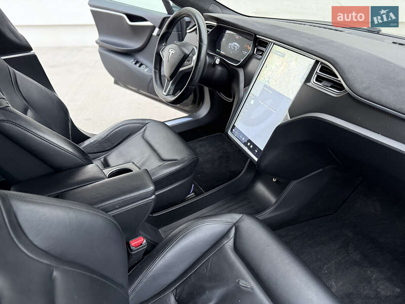 Лифтбек Tesla Model S 2015 в Луцке