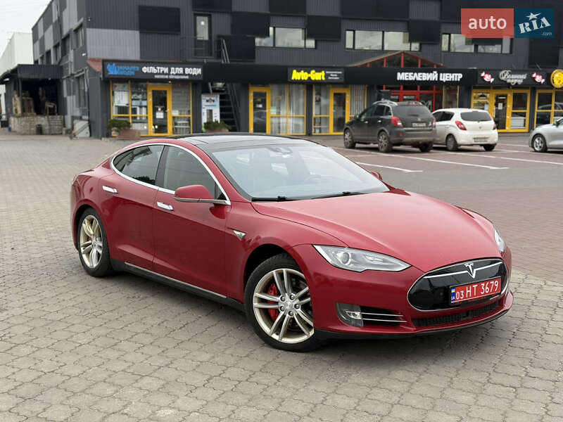 Tesla Model S 2015