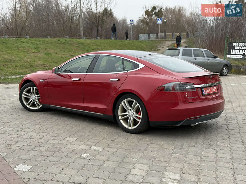 Лифтбек Tesla Model S 2015 в Луцке