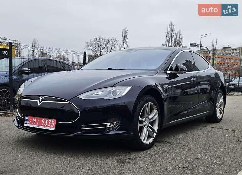 Лифтбек Tesla Model S 2015 в Киеве фото 3 Лифтбек Tesla Model S 2015 в Киеве