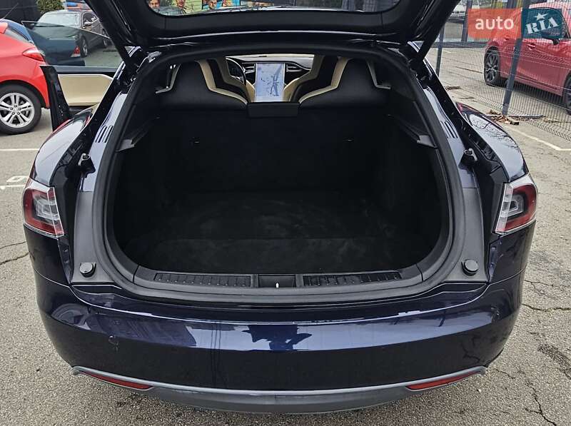 Лифтбек Tesla Model S 2015 в Киеве фото 15 Лифтбек Tesla Model S 2015 в Киеве