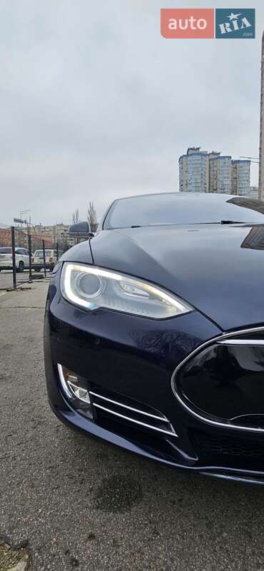 Лифтбек Tesla Model S 2015 в Киеве фото 27 Лифтбек Tesla Model S 2015 в Киеве