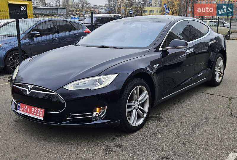 Лифтбек Tesla Model S 2015 в Киеве фото 26 Лифтбек Tesla Model S 2015 в Киеве