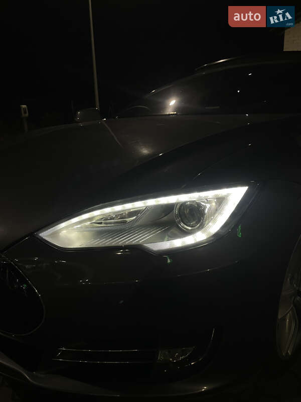 Ліфтбек Tesla Model S 2014 в Києві