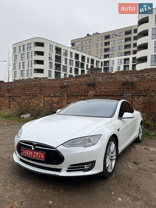 Лифтбек Tesla Model S 2014 в Львове фото 2 Лифтбек Tesla Model S 2014 в Львове