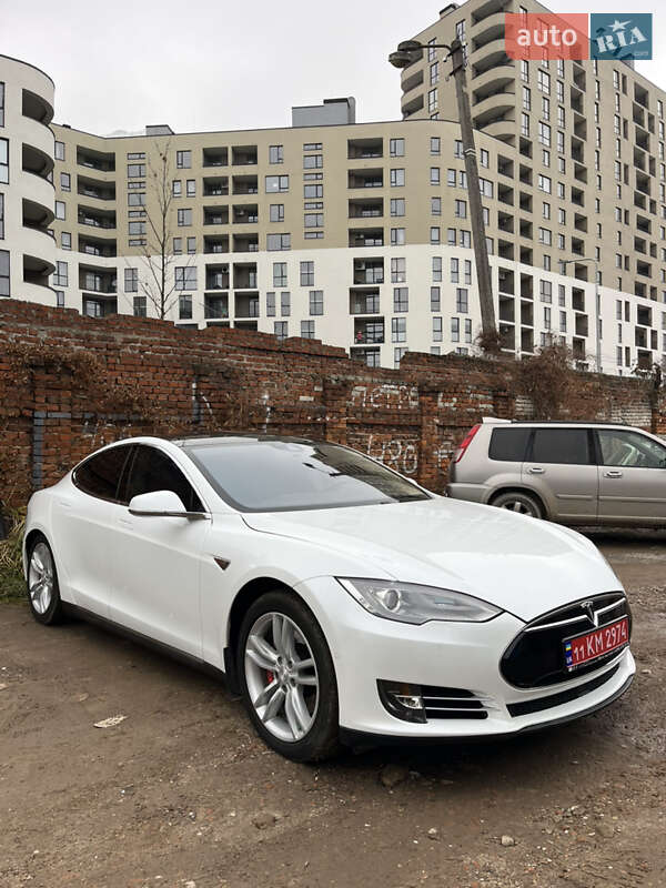 Лифтбек Tesla Model S 2014 в Львове фото 7 Лифтбек Tesla Model S 2014 в Львове