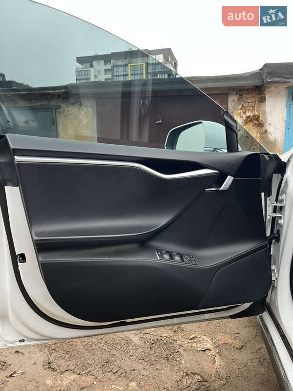 Лифтбек Tesla Model S 2014 в Львове фото 20 Лифтбек Tesla Model S 2014 в Львове