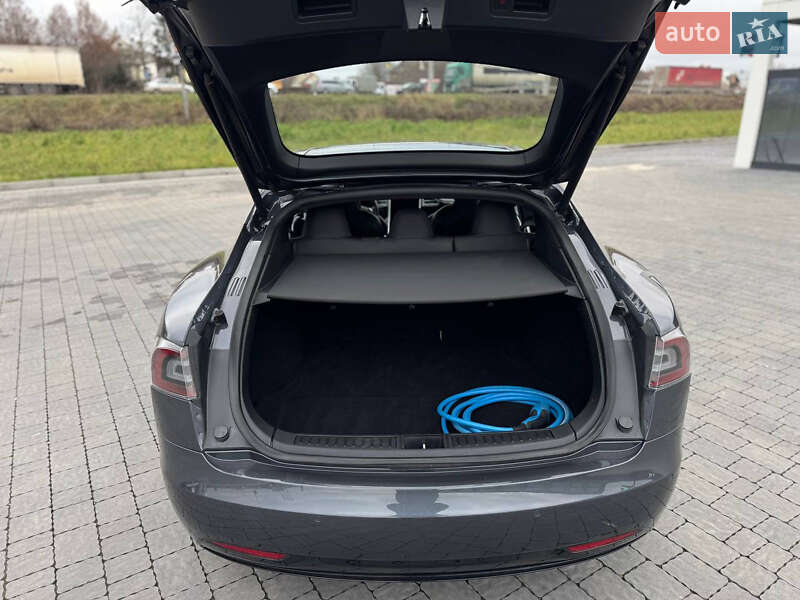 Лифтбек Tesla Model S 2017 в Львове фото 51 Лифтбек Tesla Model S 2017 в Львове