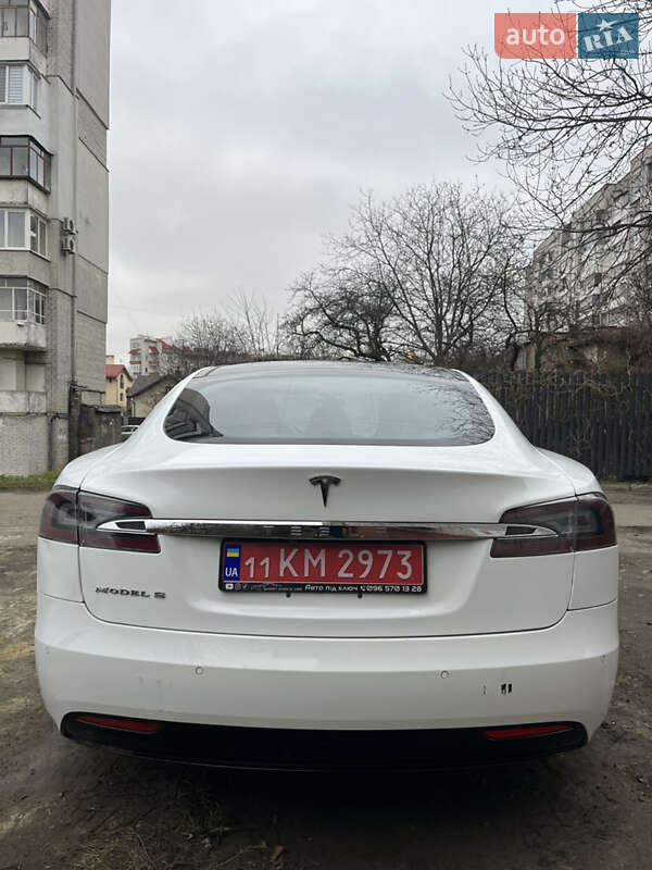 Лифтбек Tesla Model S 2016 в Львове