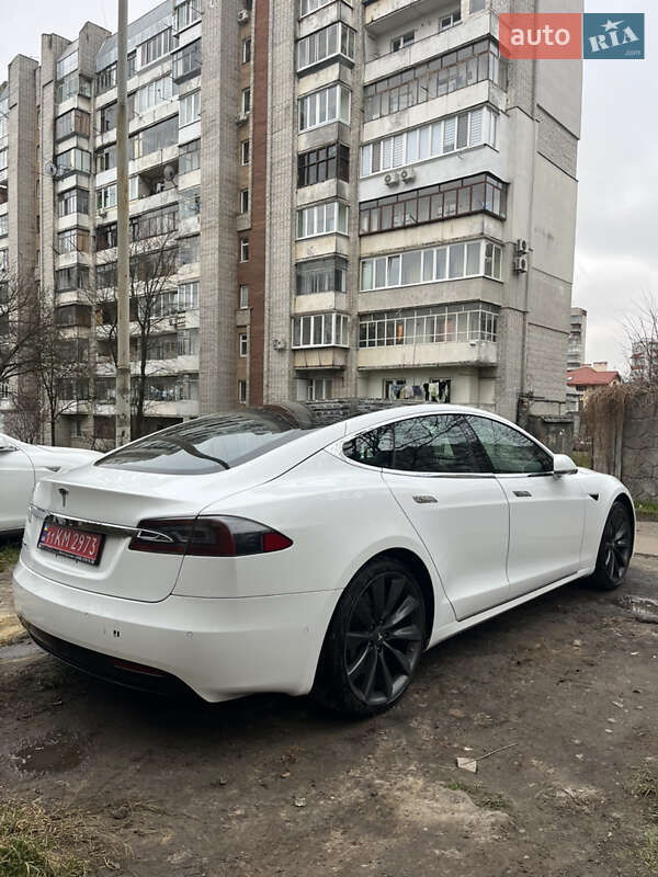 Лифтбек Tesla Model S 2016 в Львове