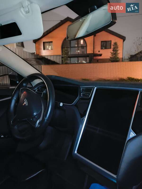 Лифтбек Tesla Model S 2014 в Киеве