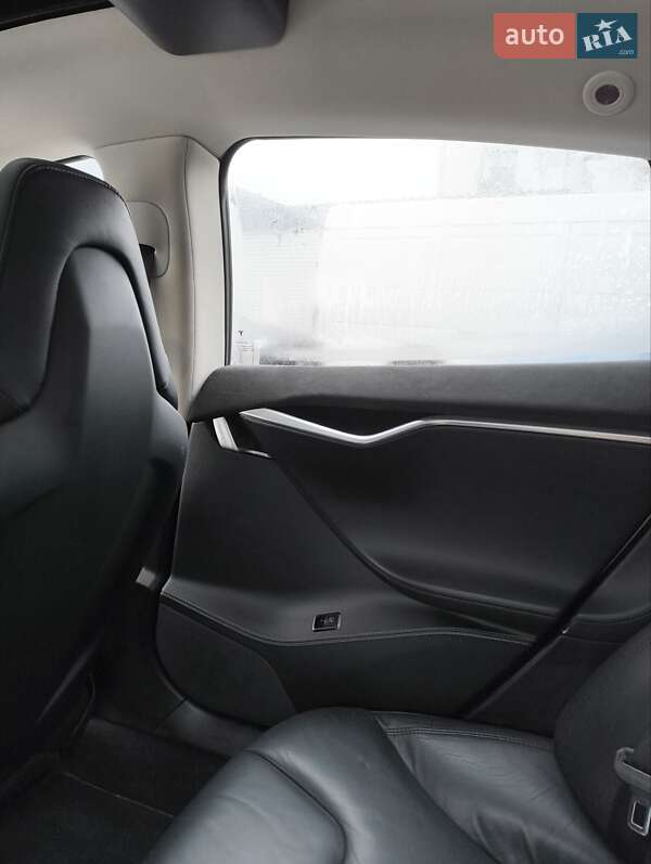 Лифтбек Tesla Model S 2014 в Киеве