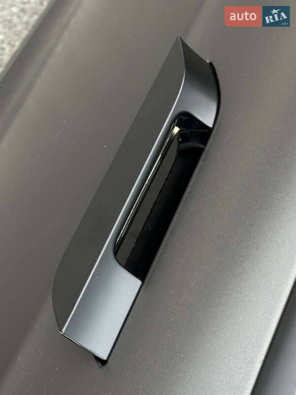 Лифтбек Tesla Model S 2018 в Днепре