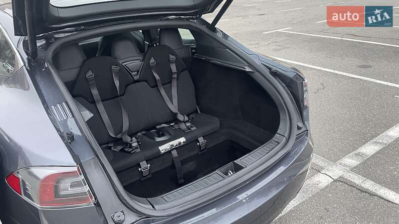 Лифтбек Tesla Model S 2018 в Киеве фото 59 Лифтбек Tesla Model S 2018 в Киеве