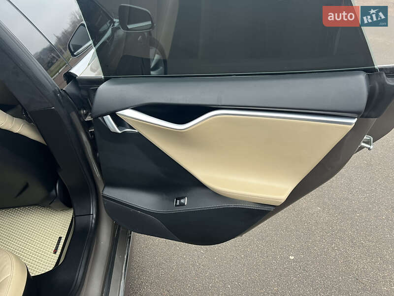 Лифтбек Tesla Model S 2015 в Прилуках фото 18 Лифтбек Tesla Model S 2015 в Прилуках