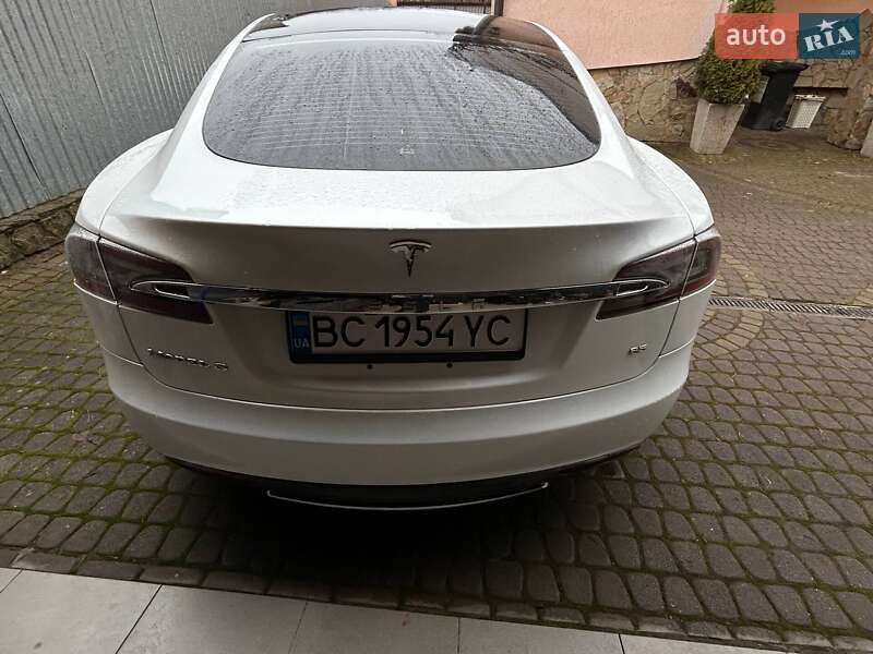 Лифтбек Tesla Model S 2013 в Львове
