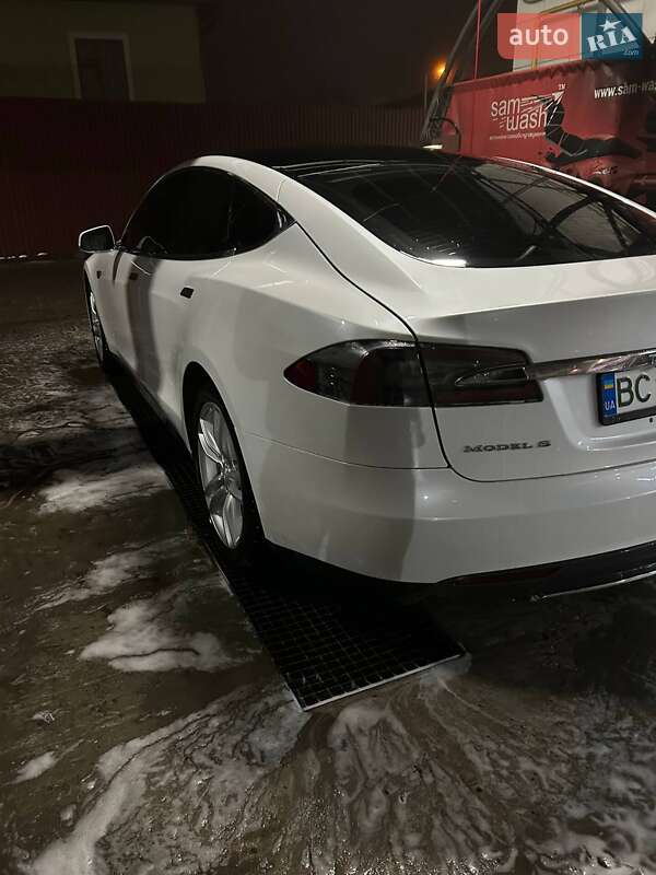 Лифтбек Tesla Model S 2013 в Львове