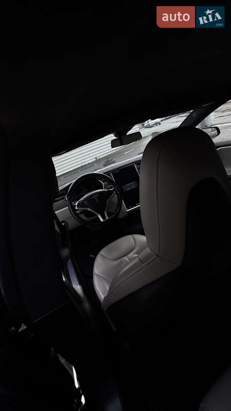 Лифтбек Tesla Model S 2015 в Виннице