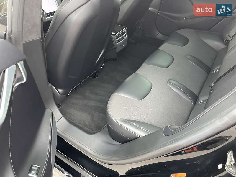 Лифтбек Tesla Model S 2016 в Киеве фото 9 Лифтбек Tesla Model S 2016 в Киеве