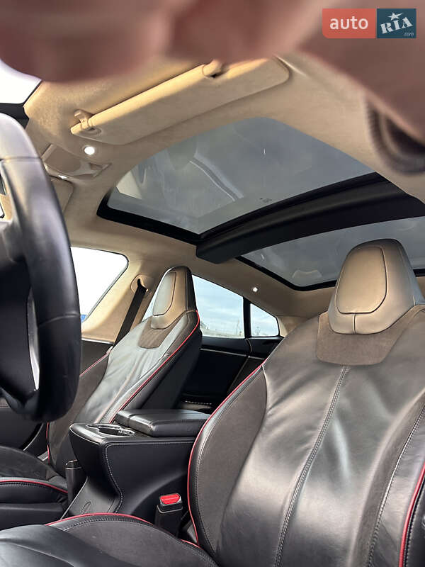 Лифтбек Tesla Model S 2014 в Киеве фото 19 Лифтбек Tesla Model S 2014 в Киеве