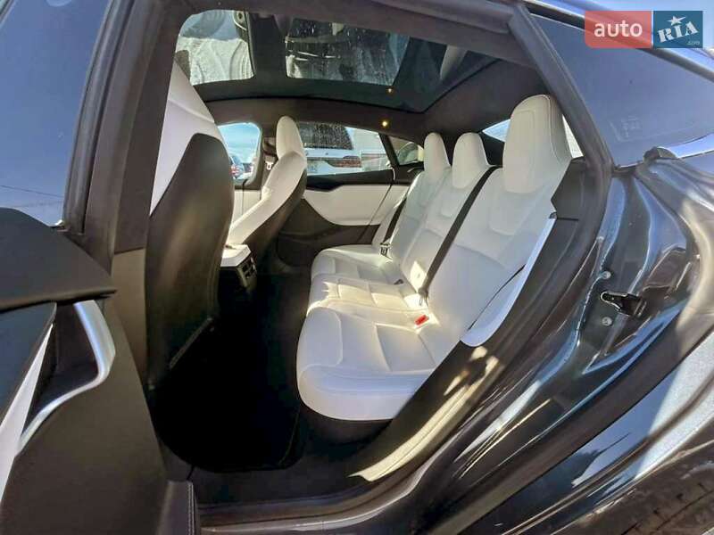 Лифтбек Tesla Model S 2020 в Сумах