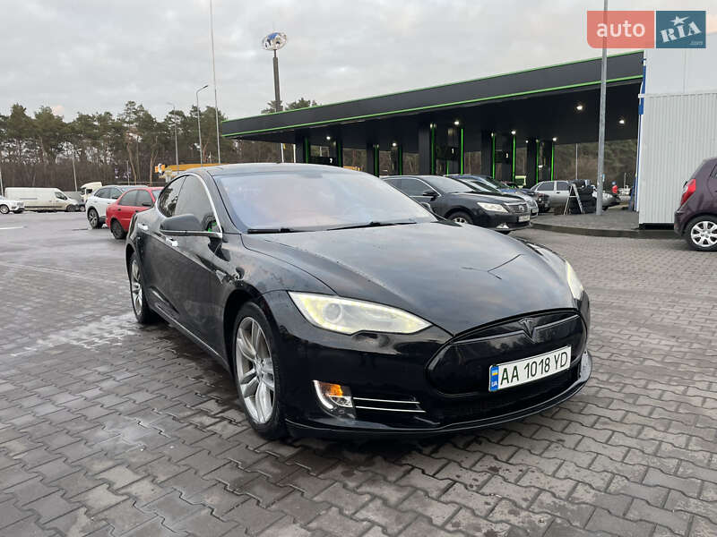 Лифтбек Tesla Model S 2014 в Киеве
