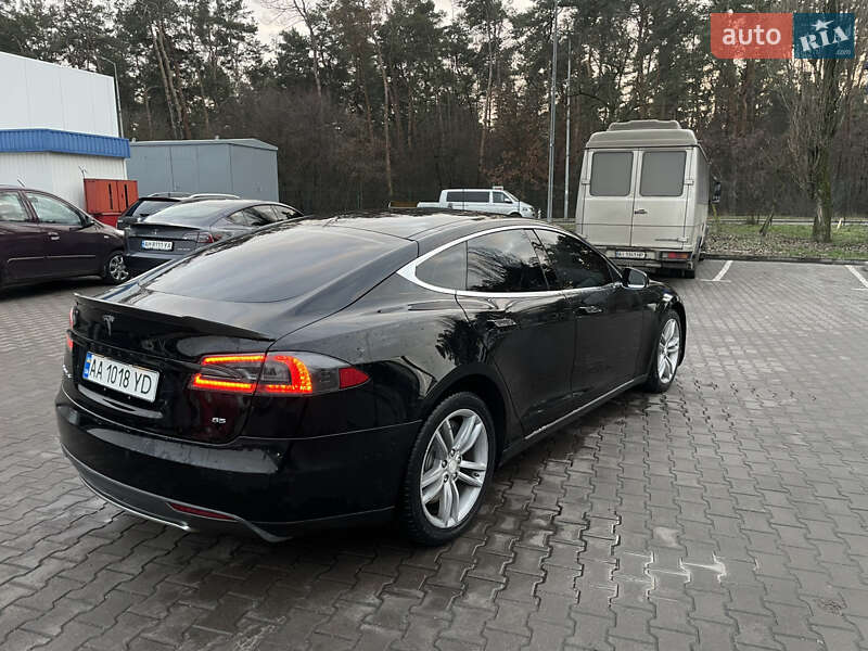 Лифтбек Tesla Model S 2014 в Киеве