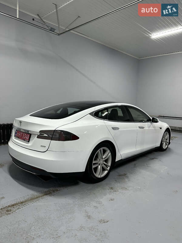 Лифтбек Tesla Model S 2015 в Миргороде