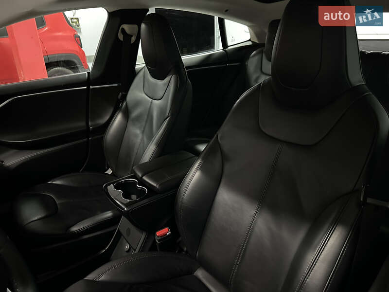 Лифтбек Tesla Model S 2015 в Миргороде