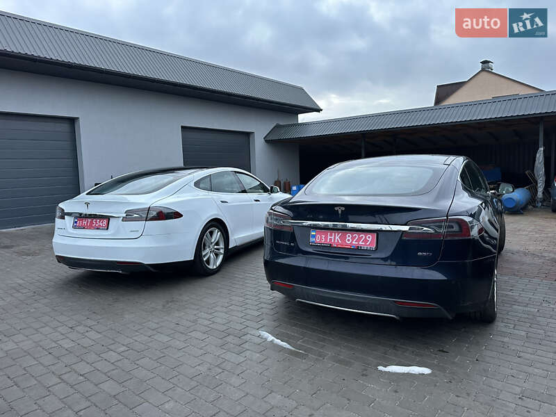Лифтбек Tesla Model S 2015 в Миргороде
