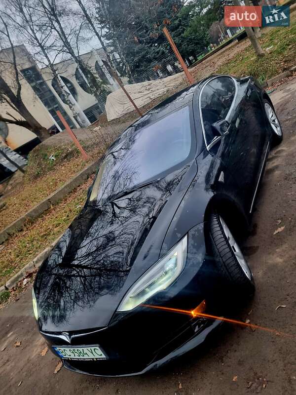 Лифтбек Tesla Model S 2016 в Львове