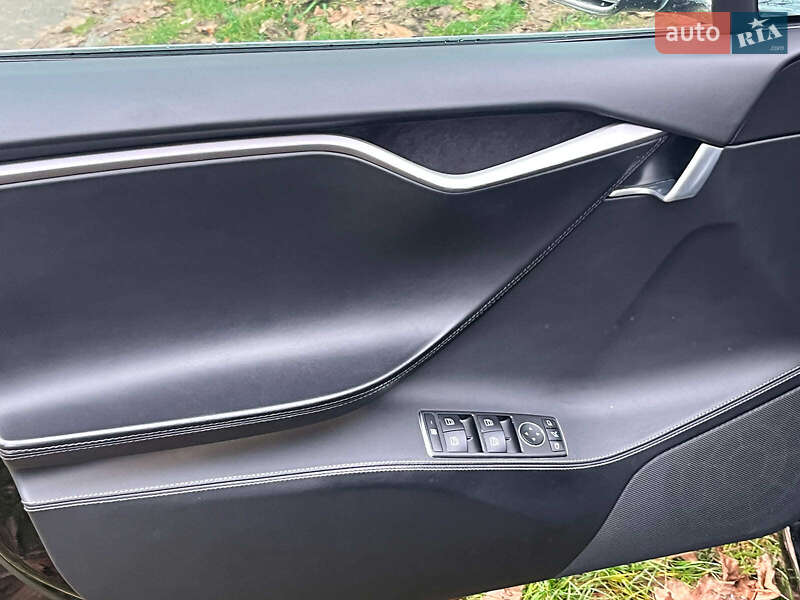 Лифтбек Tesla Model S 2019 в Киеве фото 15 Лифтбек Tesla Model S 2019 в Киеве
