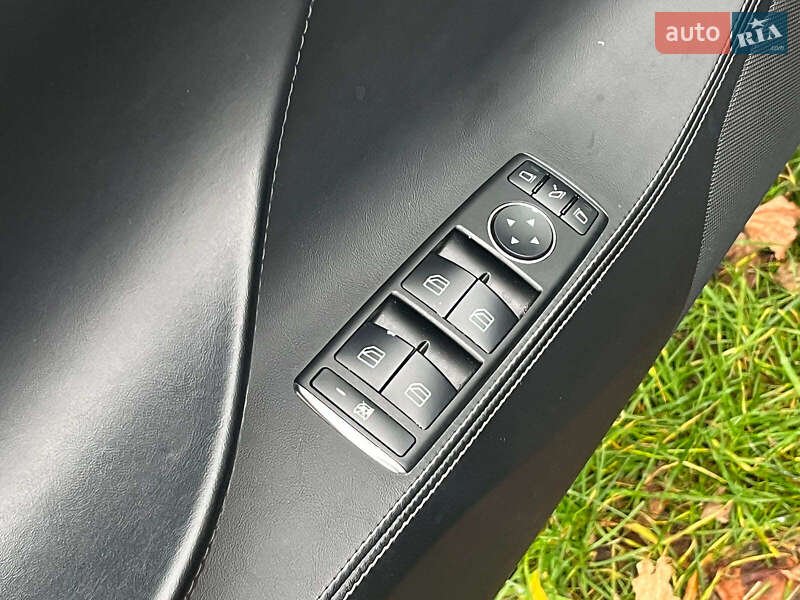 Лифтбек Tesla Model S 2019 в Киеве фото 16 Лифтбек Tesla Model S 2019 в Киеве