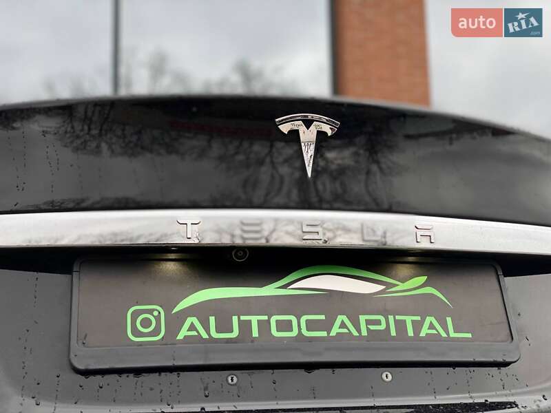 Лифтбек Tesla Model S 2019 в Киеве