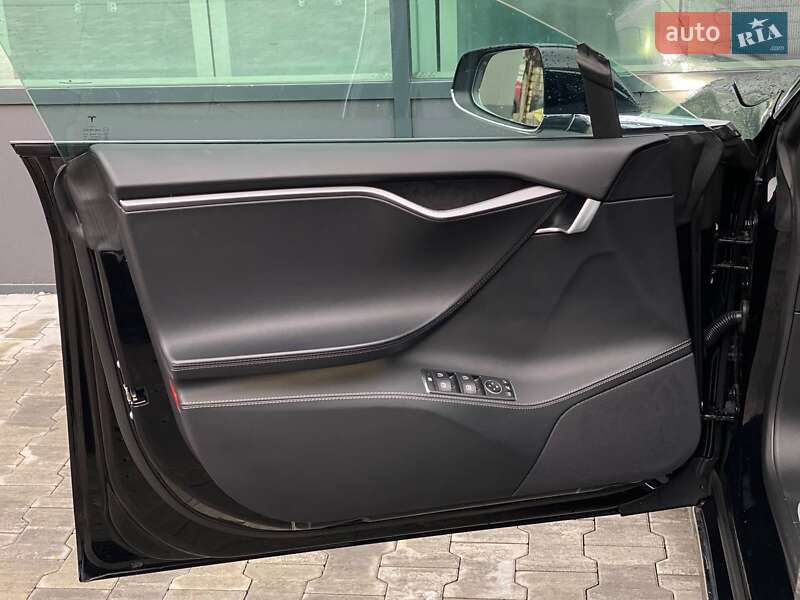 Лифтбек Tesla Model S 2019 в Киеве