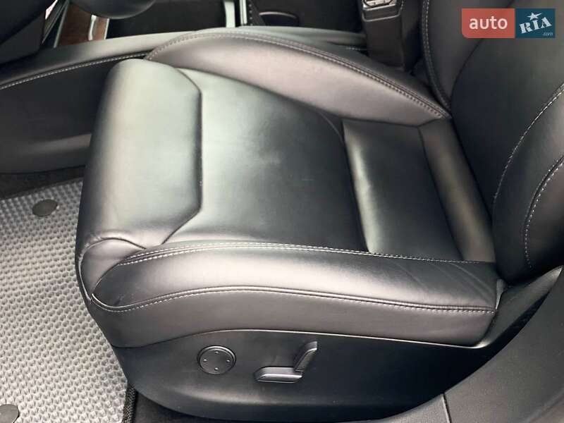 Лифтбек Tesla Model S 2019 в Киеве