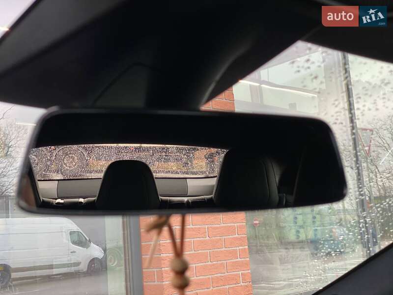 Лифтбек Tesla Model S 2019 в Киеве