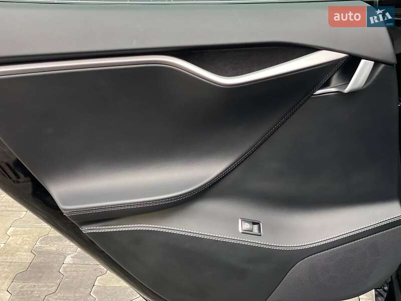 Лифтбек Tesla Model S 2019 в Киеве