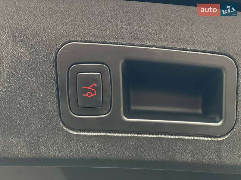 Лифтбек Tesla Model S 2019 в Киеве