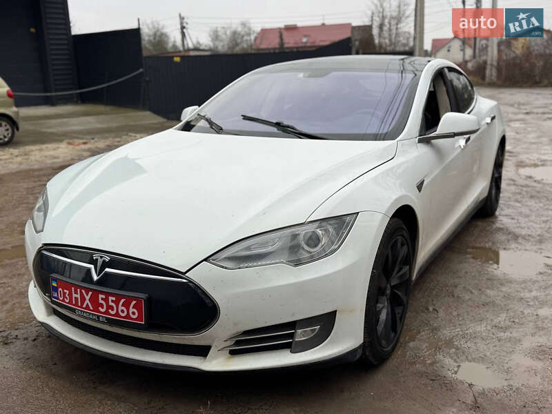 Tesla Model S 2014