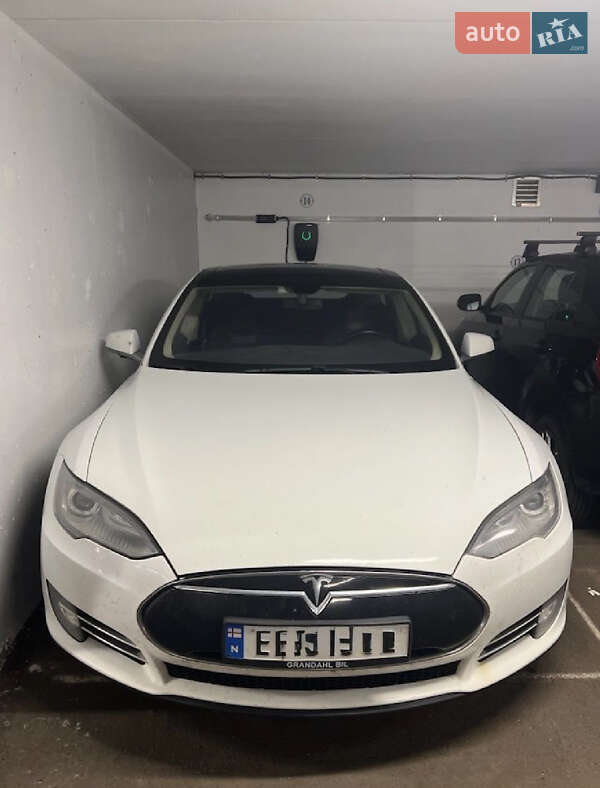 Лифтбек Tesla Model S 2014 в Львове фото 28 Лифтбек Tesla Model S 2014 в Львове