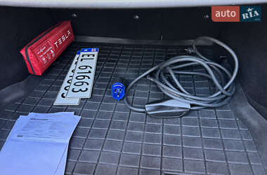 Лифтбек Tesla Model S 2013 в Виннице