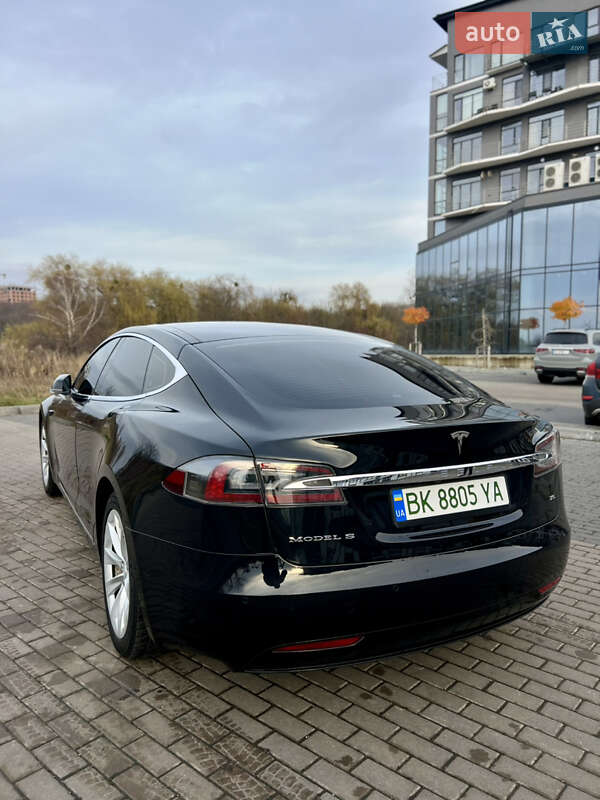 Лифтбек Tesla Model S 2017 в Ровно фото 10 Лифтбек Tesla Model S 2017 в Ровно