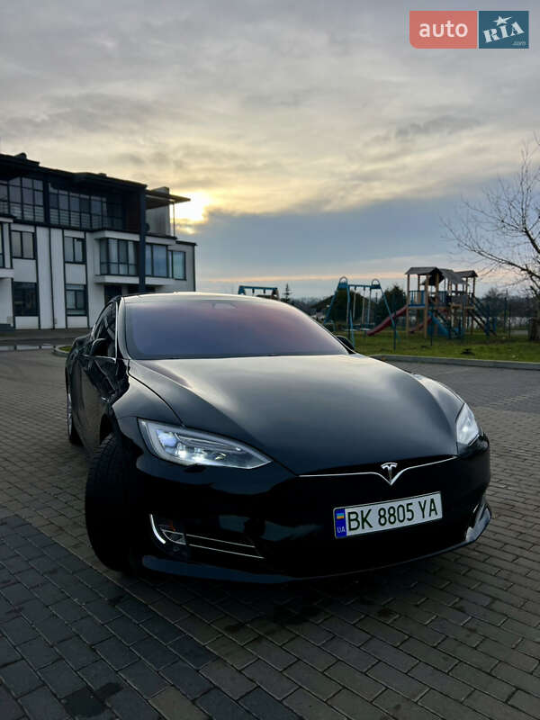 Лифтбек Tesla Model S 2017 в Ровно фото 8 Лифтбек Tesla Model S 2017 в Ровно