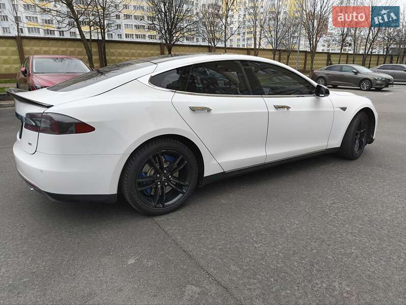 Лифтбек Tesla Model S 2014 в Киеве