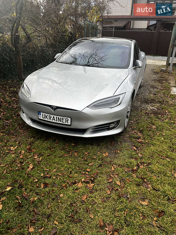 Лифтбек Tesla Model S 2017 в Львове фото Лифтбек Tesla Model S 2017 в Львове