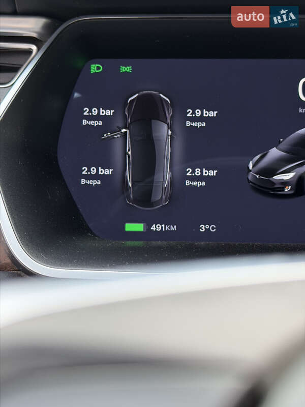 Лифтбек Tesla Model S 2017 в Хмельницком