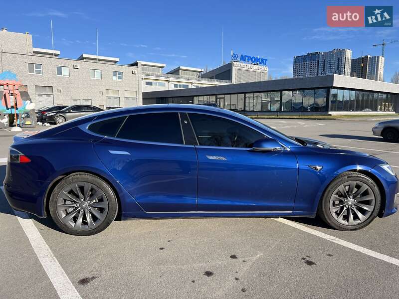 Лифтбек Tesla Model S 2017 в Киеве