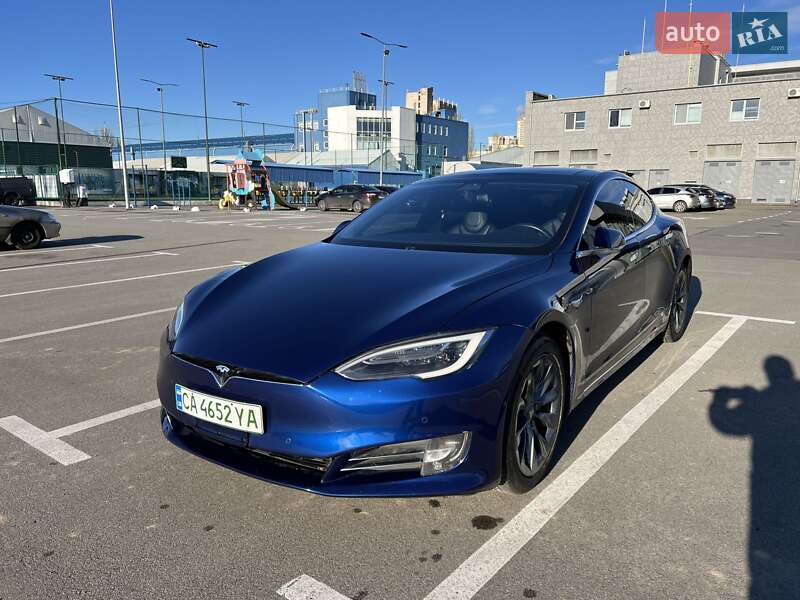 Лифтбек Tesla Model S 2017 в Киеве