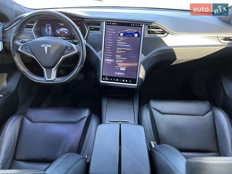 Лифтбек Tesla Model S 2017 в Киеве